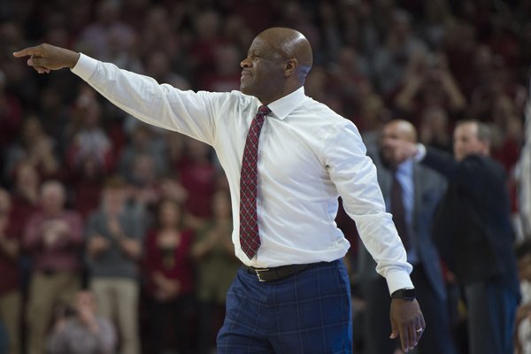 Arkansas coach Mike Anderson points to players during a game against Tennessee on Saturday, Dec. 30, 2017, in Fayetteville. 