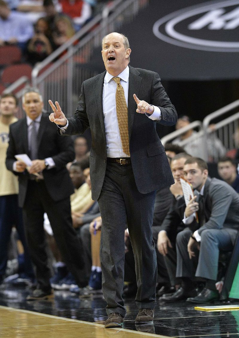 Pittsburgh Coach Kevin Stallings admitted after his team’s 77-51 loss to Louisville on Tuesday night that he got into a confrontation with a Louisville fan, but didn’t reveal what he said. 