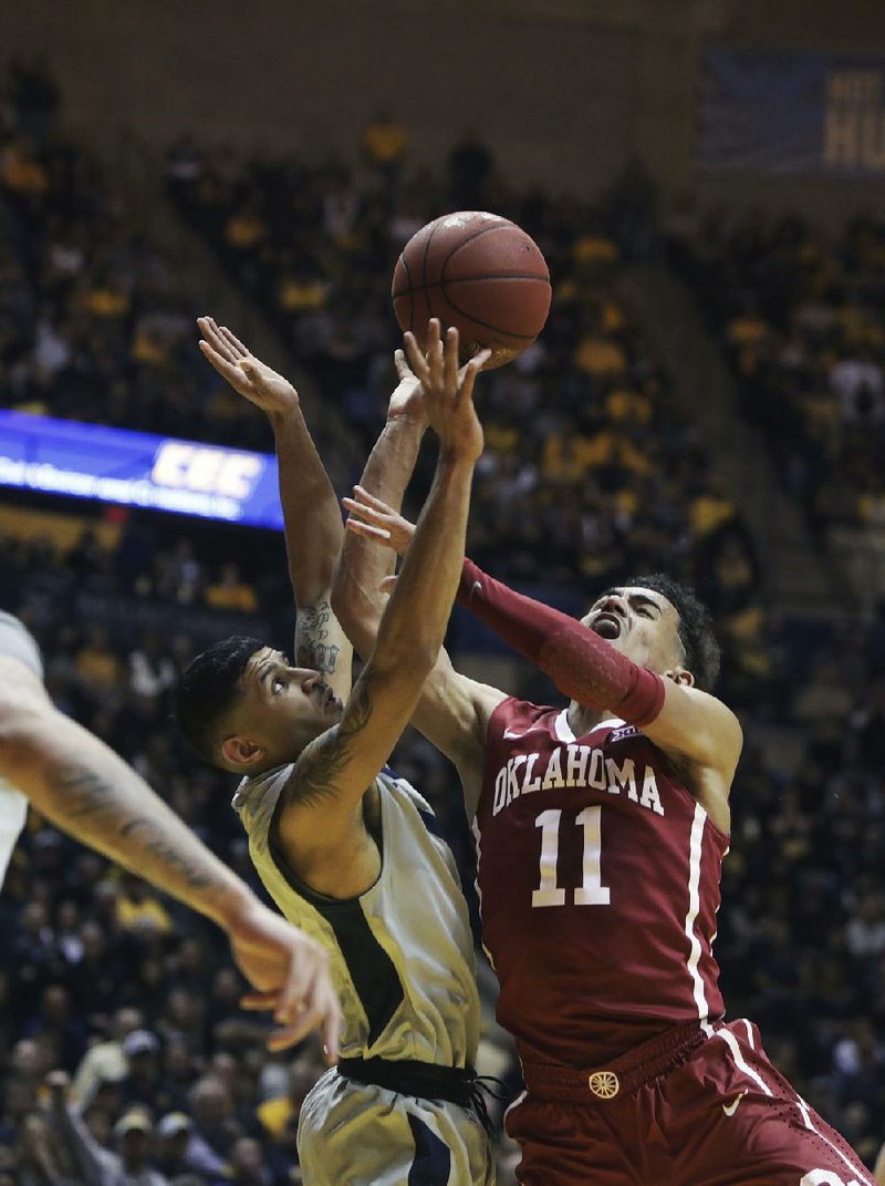 Oklahoma guard Trae Young (11) scored 29 points and had 5 assists and 4 rebounds in the Sooners’ 89-76 loss at West Virginia on Saturday night.