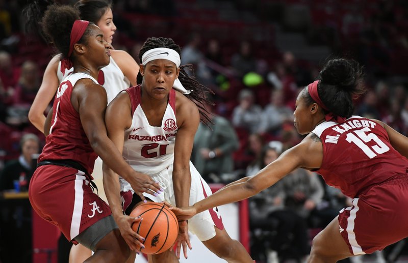 Arkansas forward Devin Cosper (21) drives to the basket against Alabama on Jan. 7, 2018 in Bud Walton Arena.