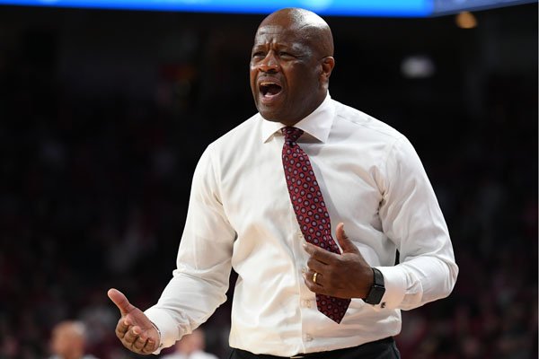 Arkansas coach Mike Anderson argues a call during a game against LSU on Wednesday, Jan. 10, 2018, in Fayetteville. 