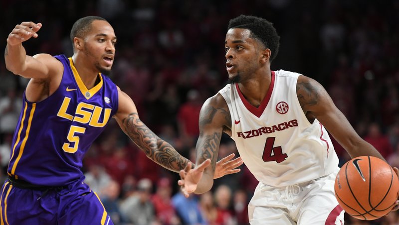 Arkansas guard Daryl Macon (4) looks to drive to the basket against LSU on Wednesday, Jan. 10, 2018, in Bud Walton Arena.