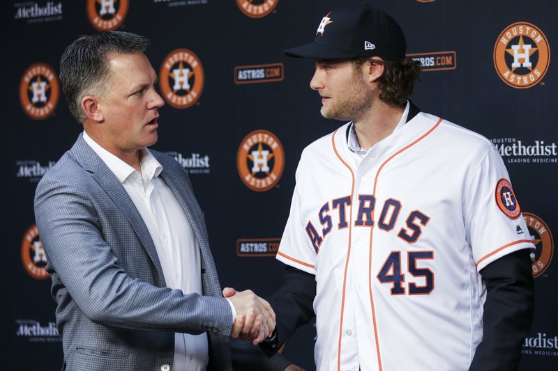 Houston Astros newly acquired pitcher Gerrit Cole, right, shakes hands with manager AJ Hinch after being introduced during a press conference at Minute Maid Park Wednesday, Jan. 17, 2018 in Houston. (Michael Ciaglo/Houston Chronicle via AP)