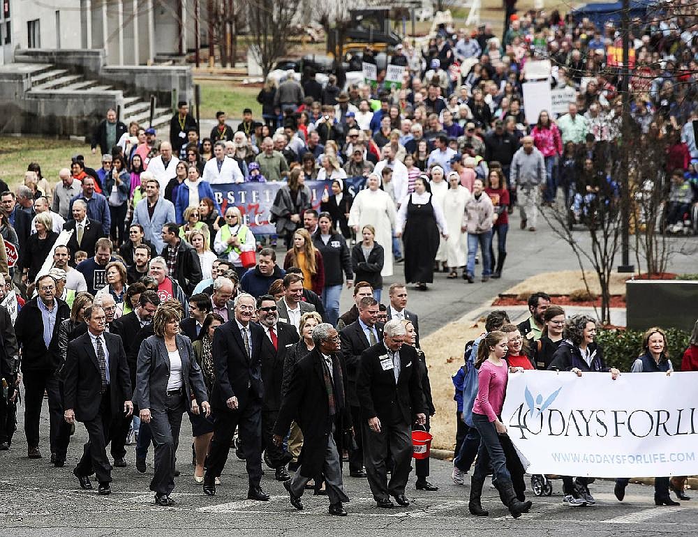 Abortion foes rally at state Capitol; hundreds of people denounce Roe v ...
