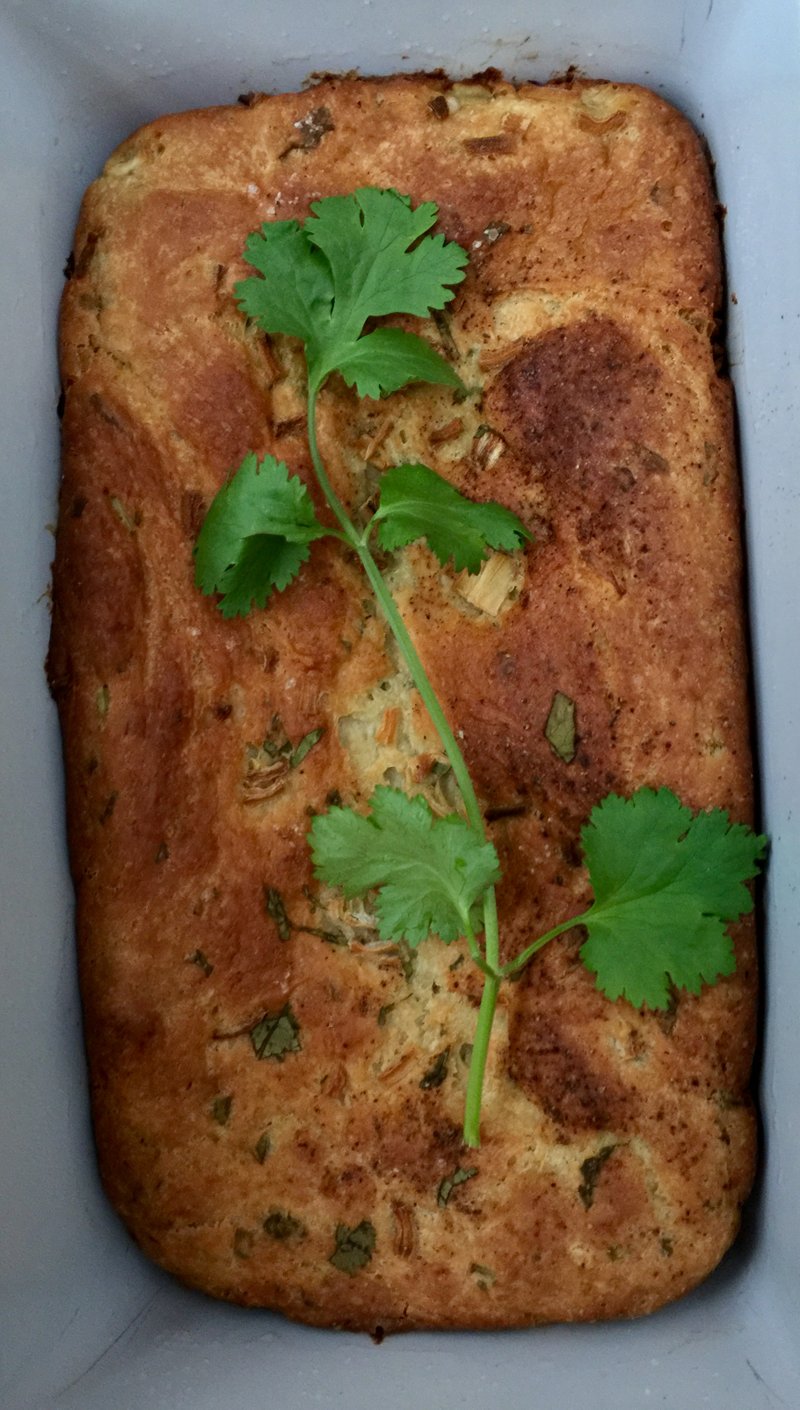 Pan de cilantro y cebolla morada (cilantro and red onion bread)
