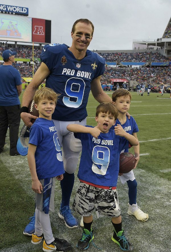 Drew Brees' kids fighting on the sideline was the most intense part of the Pro  Bowl 