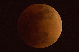 PHOTOS: 1st super blue blood moon in 35 years puts on rare cosmic show ...