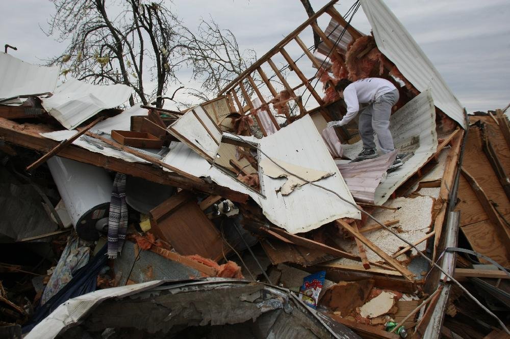 10 YEARS AGO: Tornadoes, including one that was on the ground for 122 ...