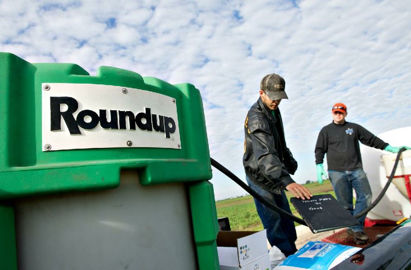 Farmers Matt Wiggeim (right) and Cody Gibson mix Monsanto Co.’s Roundup herbicide near a cornfield in Kasbeer, Ill., in 2011. On Monday, a federal judge in San Francisco began hearings into whether claims that Roundup can cause cancer have been sufficiently researched and accepted in the scientific community.