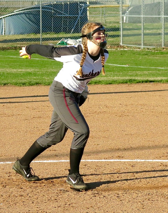 Westside Eagle Observer/RANDY MOLL Siloam Springs' pitcher Jessie Robinson throws a pitch during play on Thursday (March 1, 2018) at Gentry High School.