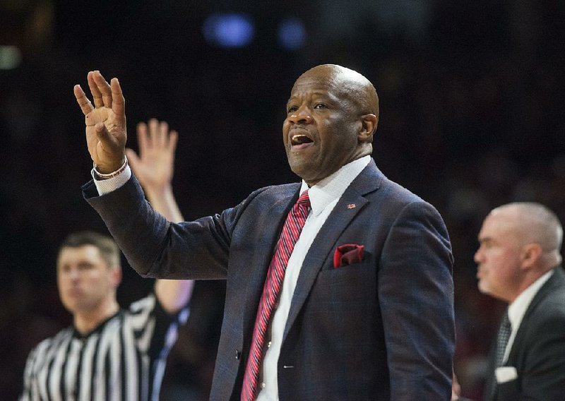 NWA Democrat-Gazette/BEN GOFF @NWABENGOFF
Mike Anderson, Arkansas head coach, makes a call in the second half against Texas A&M Saturday, Feb. 17, 2018, during the game at Bud Walton Arena in Fayetteville. 