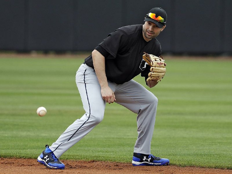 Veteran infielder Neil Walker joined the New York Yankees on Monday with a one-year deal for $4 million.