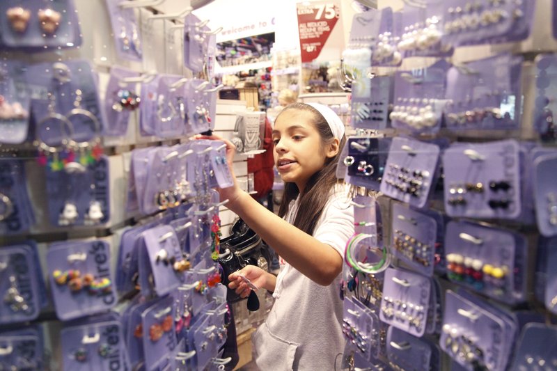 FILE —- Mariell Fonolleras, 11, shops for earrings at Claire's in Hamilton Place Mall in Chattanooga on Black Friday in 2011. (Photo by Alex Washburn/Chattanooga Times Free Press)
