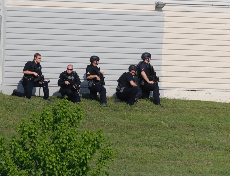 Dallas Police look for a suspect in the shooting of two police officers Tuesday afternoon April, 24,2018. Police are near ExtraSpace Storage, south of Home Depot. (Ron Baselice/The Dallas Morning News via AP)

