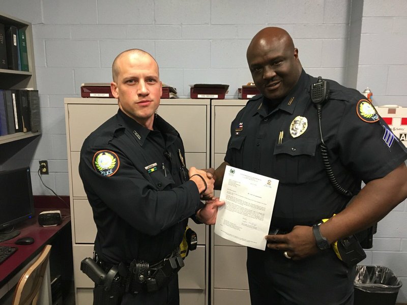 Little Rock Police Officer Who Bought Man S Waffle House Meal Instead Of Arresting Him Is