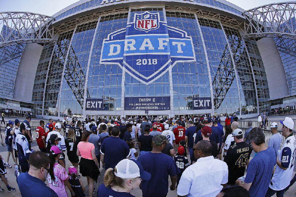 Cowboys fans storm AT&T Stadium entrance ahead of home opener vs