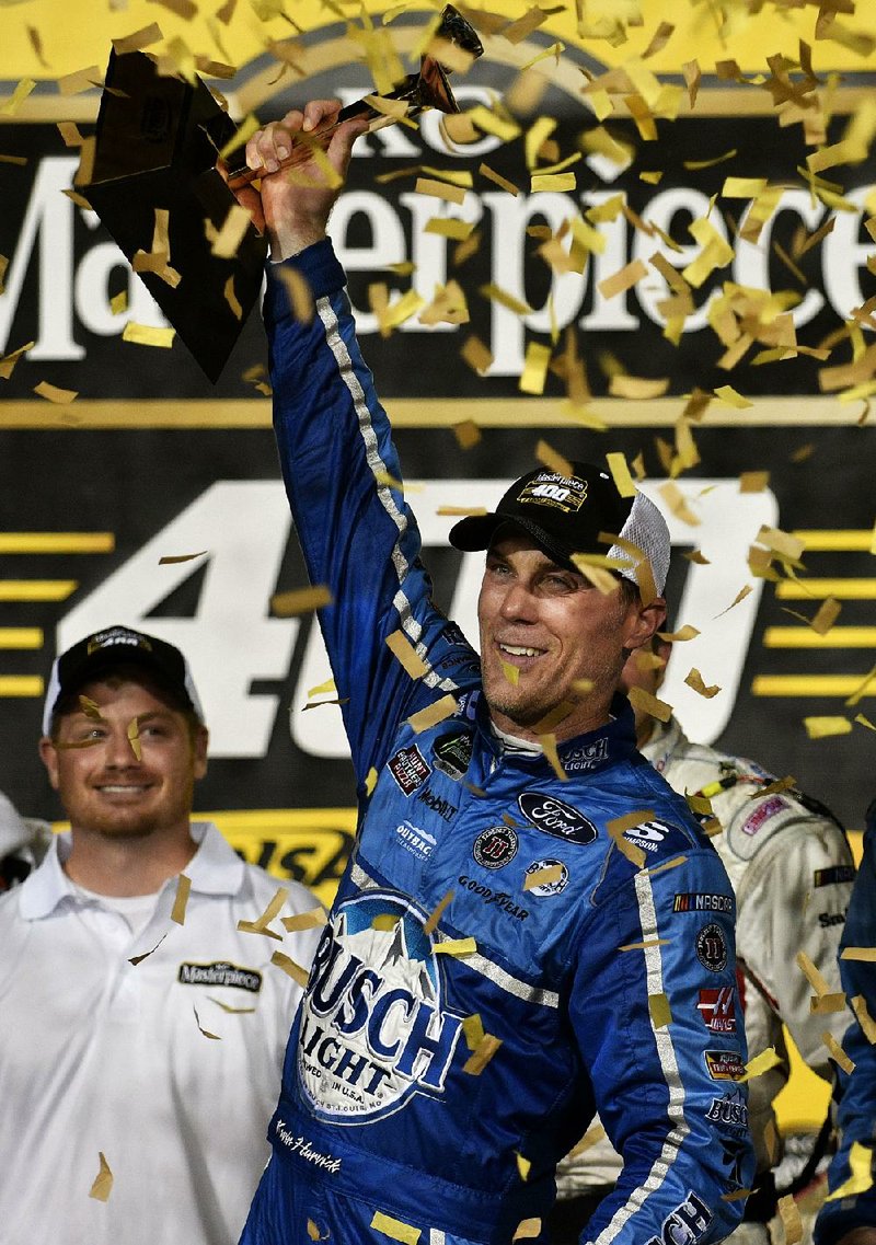 Kevin Harvick passed Martin Truex Jr. with one lap remaining to win Saturday night’s KC Masterpiece 400 at Kansas Speedway. It was Harvick’s fi fth victory of the season. 