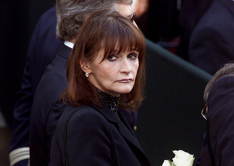 FILE - In this Oct. 3, 2000 file photo, actress Margot Kidder, who dated former Prime Minister Pierre Trudeau, arrives for his funeral at Notre-Dame Basilica in Montreal, Quebec. 