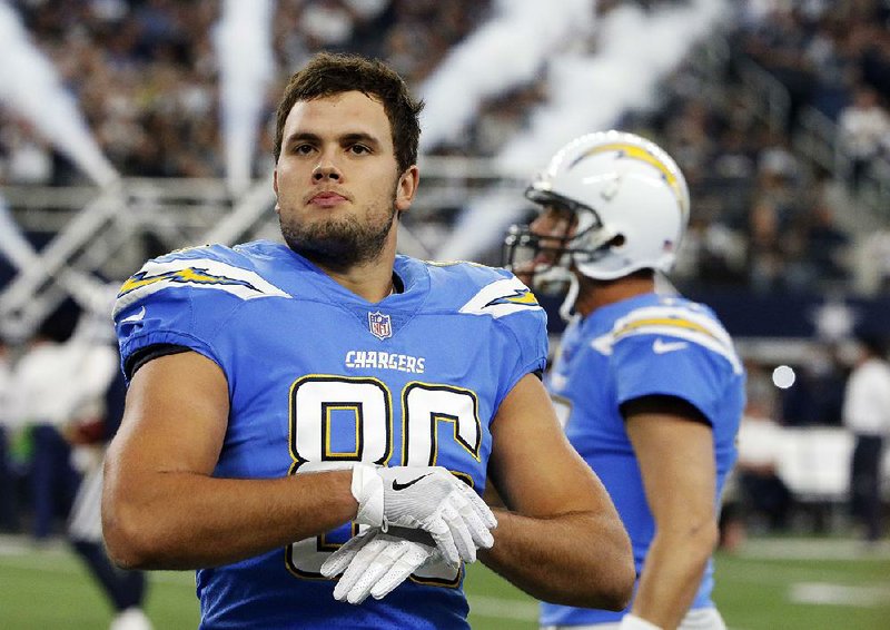 Ex-Razorback Hunter Henry tears ACL, expected to miss 2018 NFL season ...