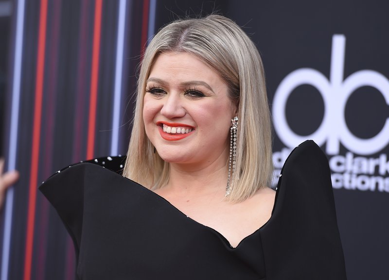 Kelly Clarkson arrives at the Billboard Music Awards at the MGM Grand Garden Arena on Sunday, May 20, 2018, in Las Vegas. (Photo by Jordan Strauss/Invision/AP)