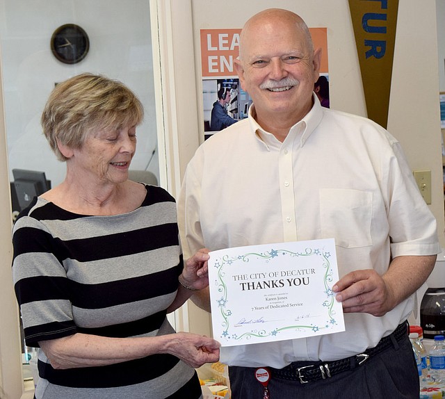 Westside Eagle Observer/MIKE ECKELS Karen Jones (left) receives a certificate of appreciation reward from Mayor Bob Tharp June 6 for her six years of service as the head librarian at the Iva Jane Peek Library in Decatur.