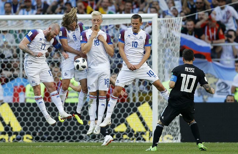 Messi misses penalty, Iceland holds Argentina to 1-1 draw