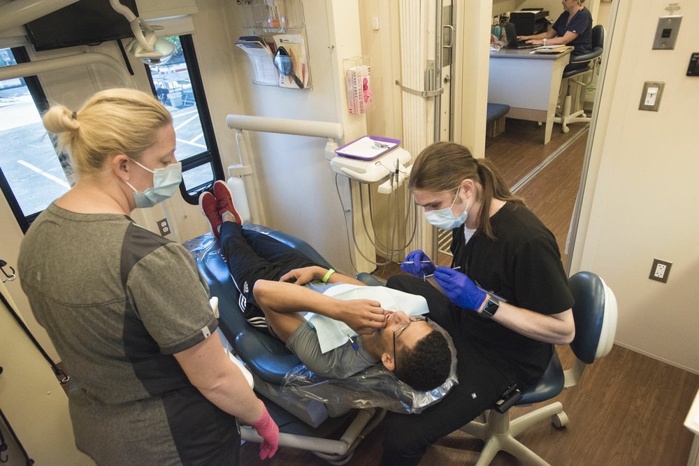 Free dental clinic draws crowd in Northwest Arkansas