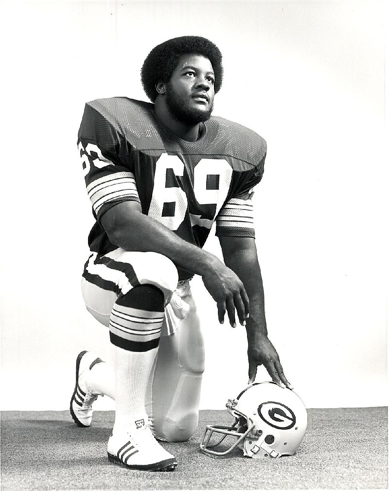 Leotis Harris, the former Arkansas All-American offensive lineman who was the school's first black All-American and played with the Green Bay Packers, will be inducted into the Arkansas Sports Hall of Fame.