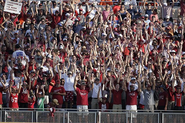 Arkansas fans cheer during the second inning of Game 2 of the NCAA College World Series baseball finals between Oregon State and Arkansas in Omaha, Neb., Wednesday, June 27, 2018. (AP Photo/Nati Harnik)

