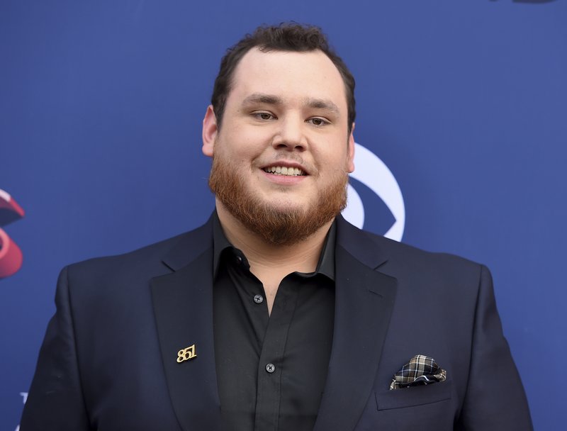 Country singer Luke Combs to perform at North Little Rock's Verizon Arena