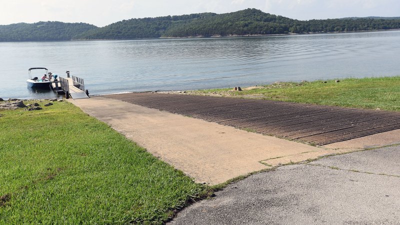 NWA Democrat-Gazette/FLIP PUTTHOFF 
Most boat ramps at Beaver Lake, such as this one at Dam Site Park, are single lane     July 19 2018    and can accomodate only one vehicle and trailer at a time. Temprarily tying a boat to the outside of the courtesy dock, not the ramp side, leaves the ramp open for others to use.