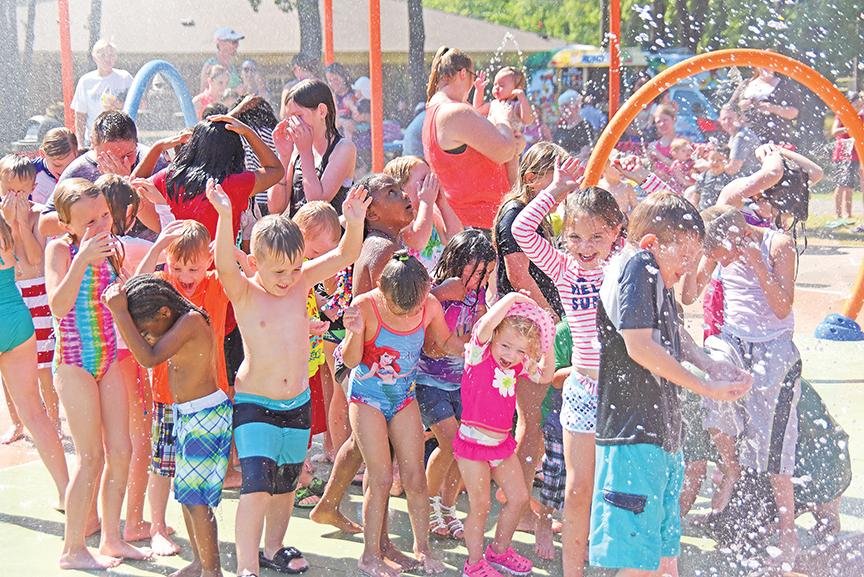 Laurel Park Splash Pad Opening Conway The Arkansas Democrat Gazette