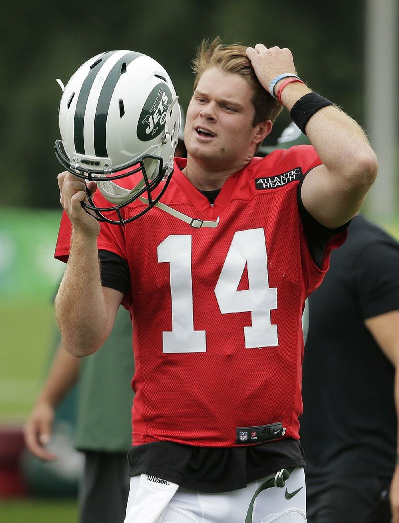 Sam Darnold ends holdout, signs Jets deal