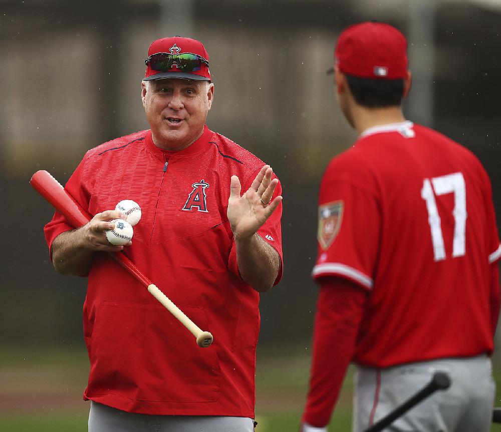 Mike Scioscia denies report he will step down as Angels manager