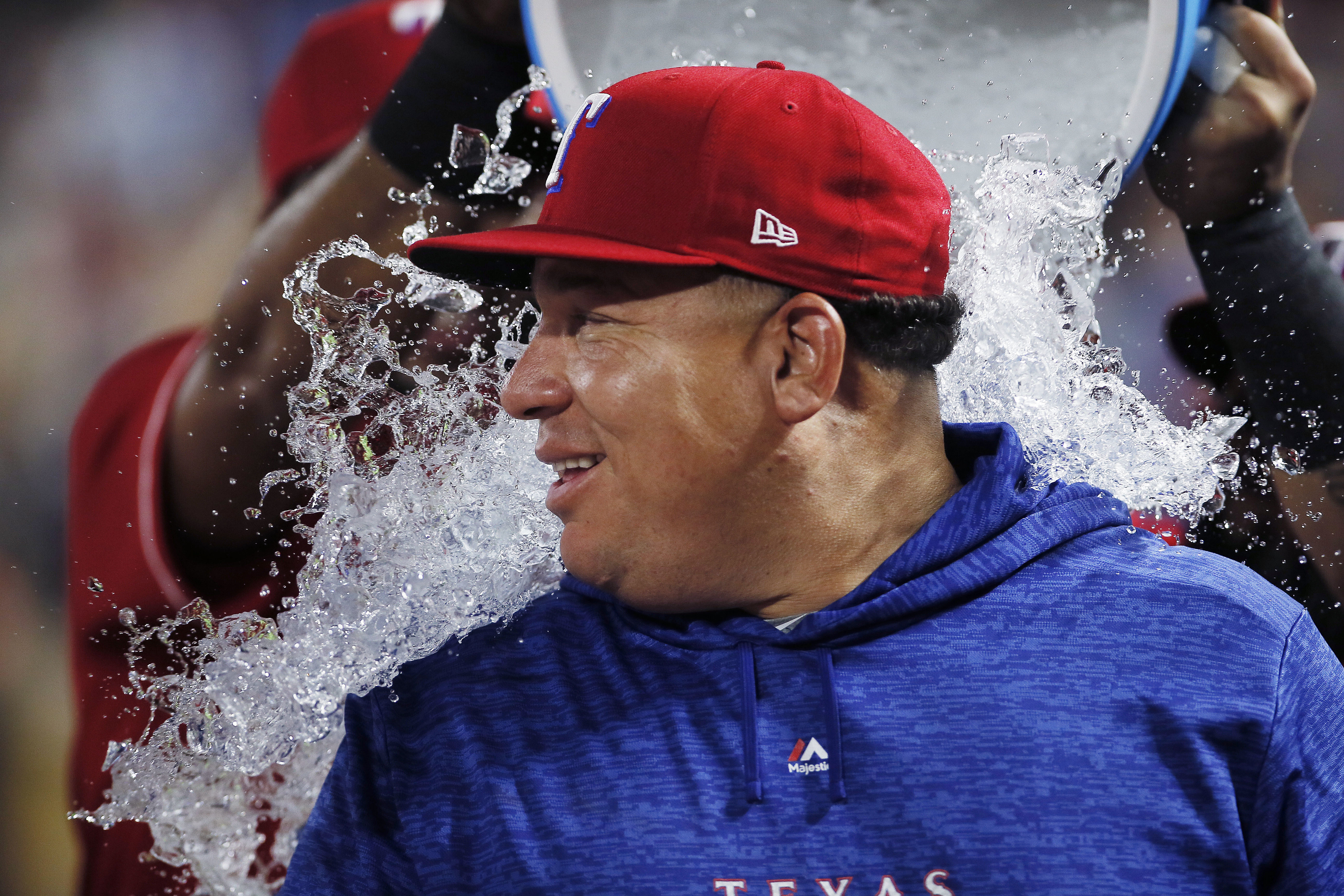 Bartolo Colon ties record as Rangers beat White Sox