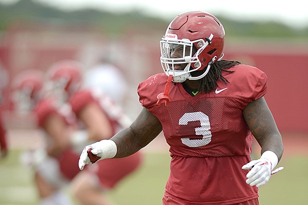 Arkansas defensive lineman McTelvin Agim gets ready to run a play