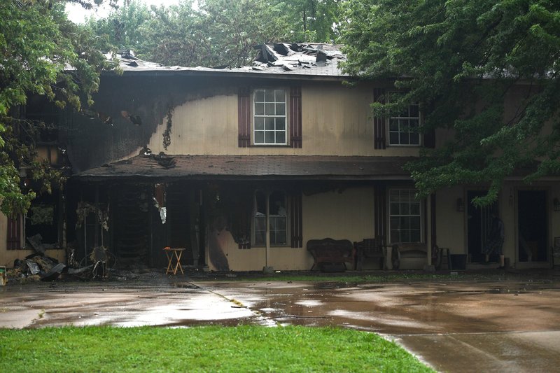Early morning fire destroys Fayetteville apartment