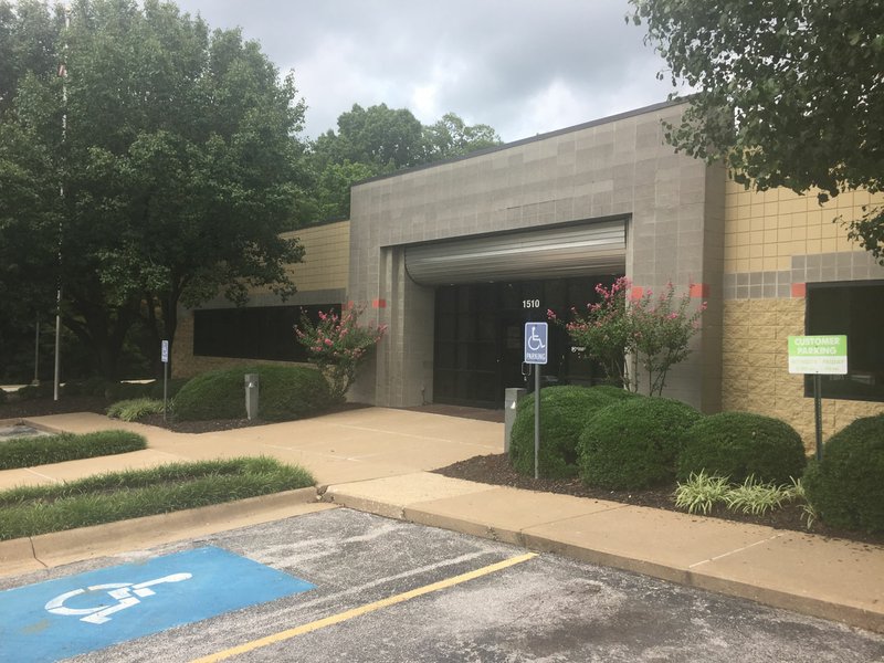 NWA Democrat-Gazette/DAVE PEROZEK The Bentonville School Board agreed Monday to buy this building at 1510 N. Walton Blvd., which will be used to house much of the School District's Ignite program.