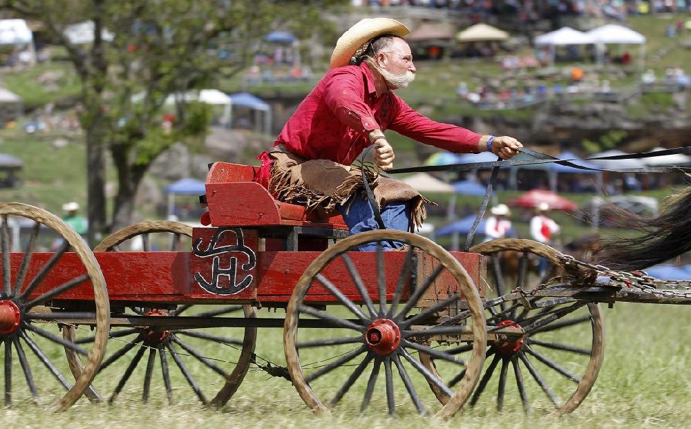 Chuckwagon Racing in Clinton | The Arkansas Democrat-Gazette - Arkansas ...