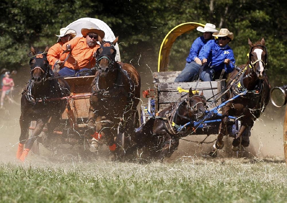 Chuckwagon Racing in Clinton