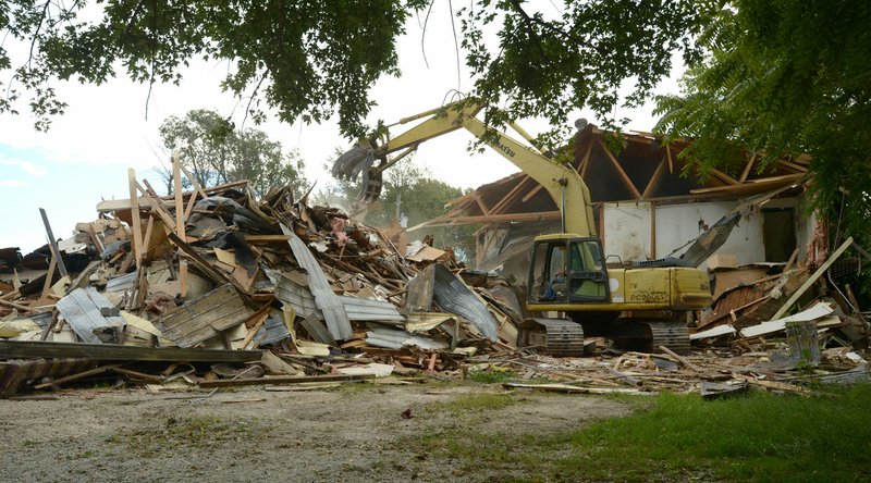 ANDY SHUPE NWA DEMOCRAT-GAZETTE Willie Leming of Leming and Son Trucking in Lincoln operates an excavator Sept. 4 while demolishing the former Town House Apartments in Lincoln. The city filed a complaint against the owner of the building, alleging multiple violations and unsafe conditions. A court order to allow the city of Lincoln to demolish the complex took effect July 6.