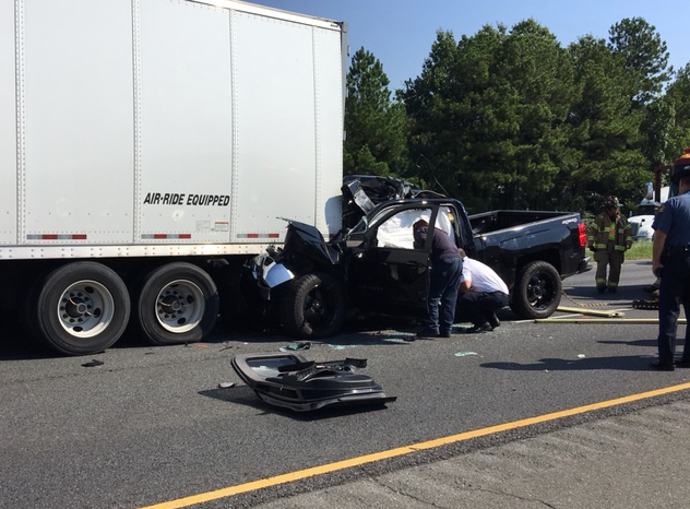 Little Rock police respond to a fatal crash on Interstate 30 on Tuesday, Sept. 18, 2018.
