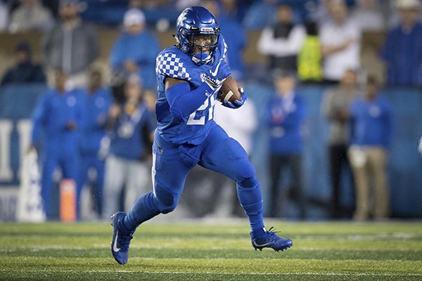 Kentucky running back Benny Snell Jr. (26) runs with the ball during the second half of an NCAA college football game against Mississippi State in Lexington, Ky., Saturday, Sept. 22, 2018. (AP Photo/Bryan Woolston)

