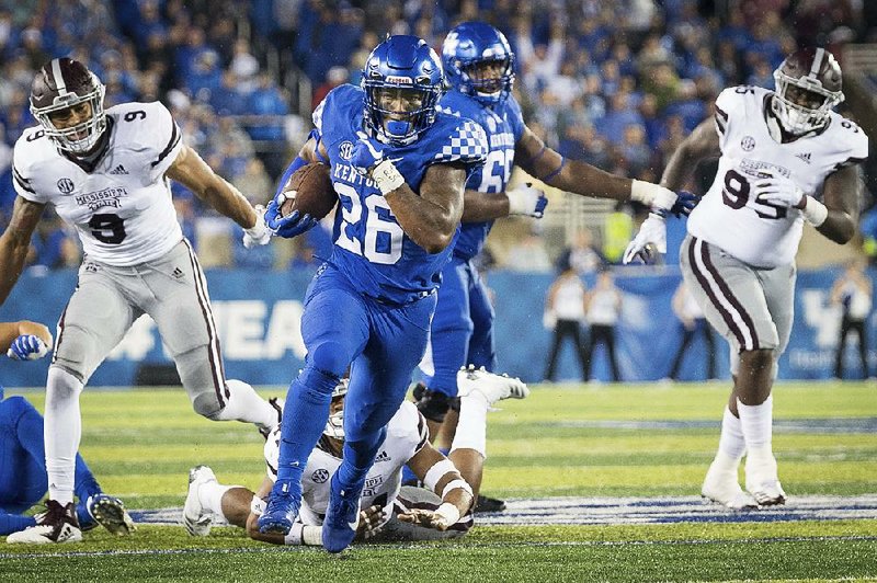 Kentucky running back Benny Snell Jr. (26) ran for 165 yards and four touchdowns in Kentucky’s 28-7 victory over Mississippi State on Saturday night.