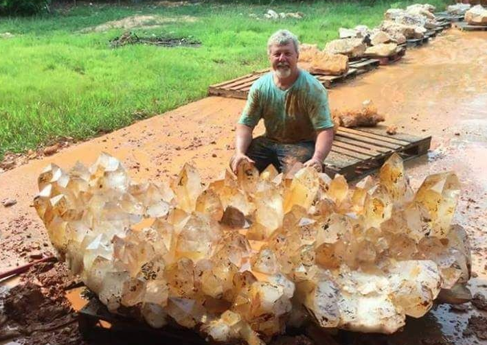A $3.5 million chunk of quartz found in Arkansas was featured on the Reddit home page Sunday.