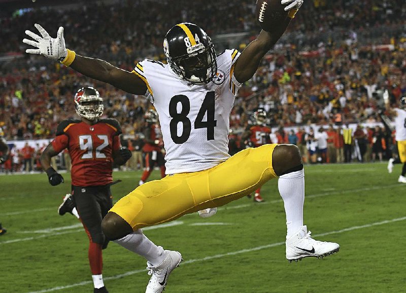 Pittsburgh Steelers wide receiver Antonio Brown (84) caught a 27-yard touchdown pass in the Steelers’ 30-27 victory over the Tampa Bay Buccaneers on Monday night. 