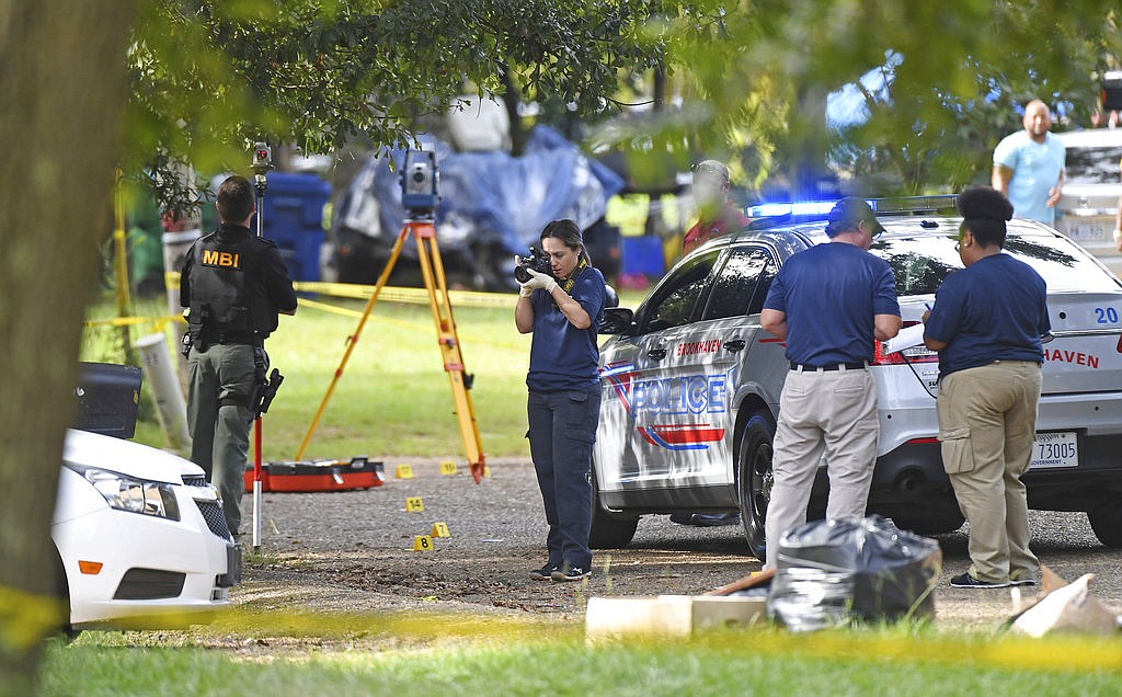2 Mississippi officers die in shooting; suspect in custody | The ...