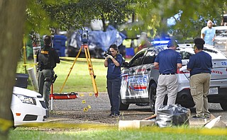 2 Mississippi officers die in shooting; suspect in custody | The ...