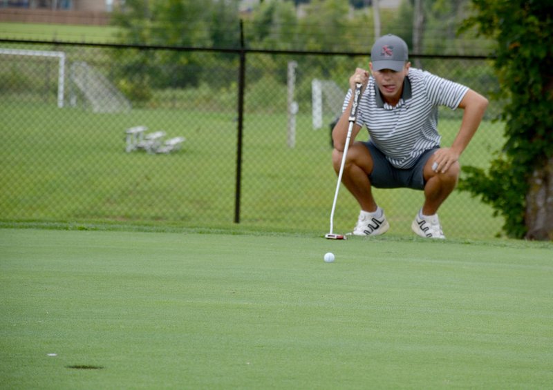 Graham Thomas/Siloam Sunday Siloam Springs senior Karson Clement lines up a putt during a match earlier this season at Siloam Springs Country Club.