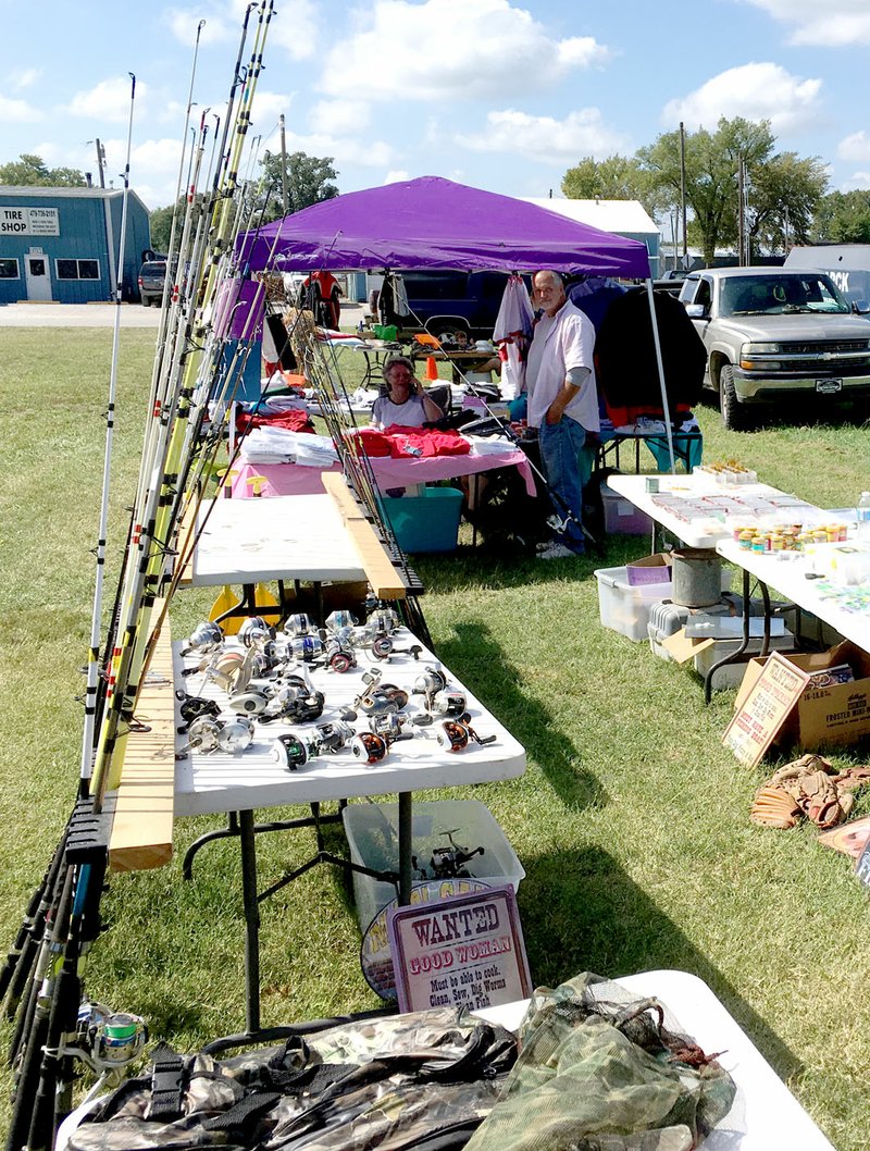 Westside Eagle Observer/RANDY MOLL Vendors offered a variety of items at the Pickin' Time on 59 event in Gentry on Saturday.